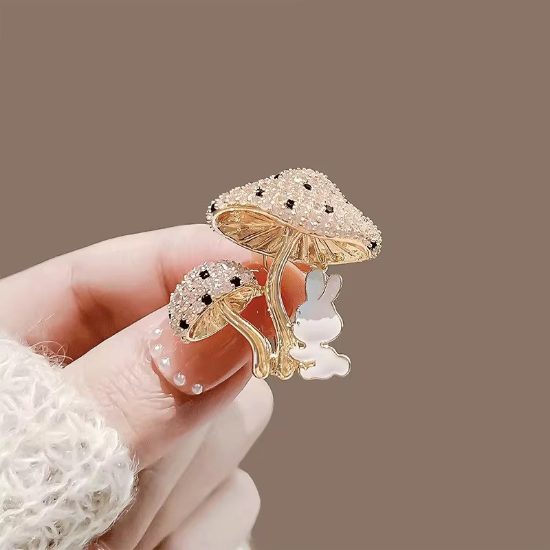 Romantic Rabbit Brooch for Men - Men'S Accessories Trends 2025 recension och pris